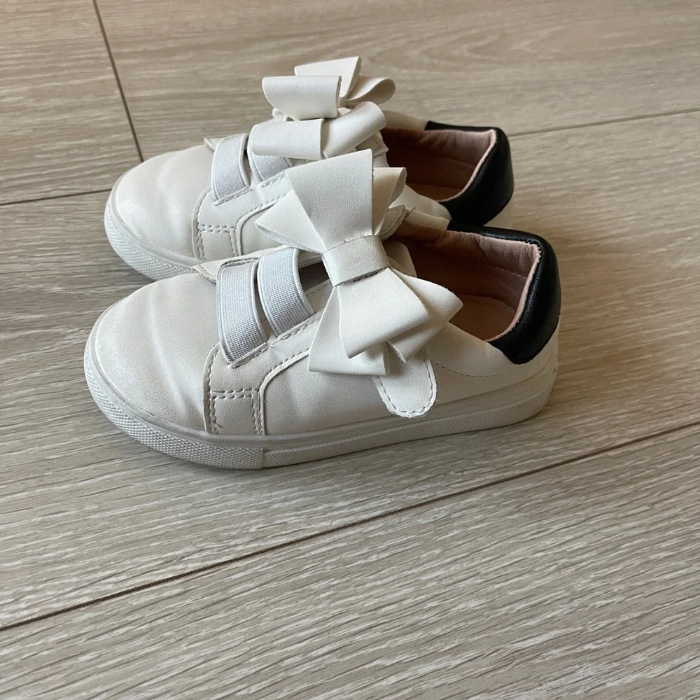 Shein Toddler Bow Hook and Loop Sneakers - Picture 3 of 5